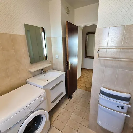 Apartment 1 Chambre, Climatisation, Proche Plage, A Pied